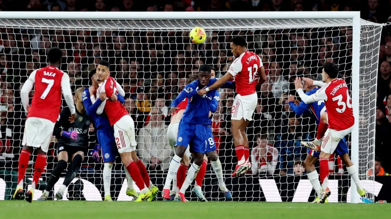 دعوات للتدخل التنظيمي ضد فوضى الكرات الثابتة في منافسات الدوري الإنجليزي الممتاز